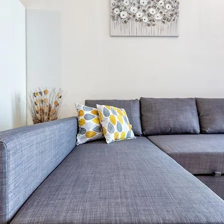 Lägenhet Wonderful, Designer 2br With Large Sofa & Tv By 360 Estates