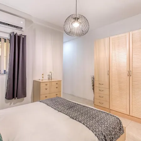 Wonderful, Designer 2br With Large Sofa & Tv By 360 Estates * St. Julian's