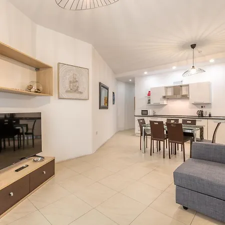 Wonderful, Designer 2br With Large Sofa & Tv By 360 Estates * Saint Julian's