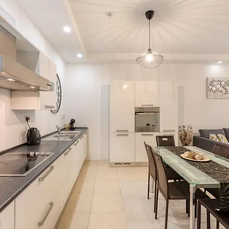 Lägenhet Wonderful, Designer 2br With Large Sofa & Tv By 360 Estates St. Julian's