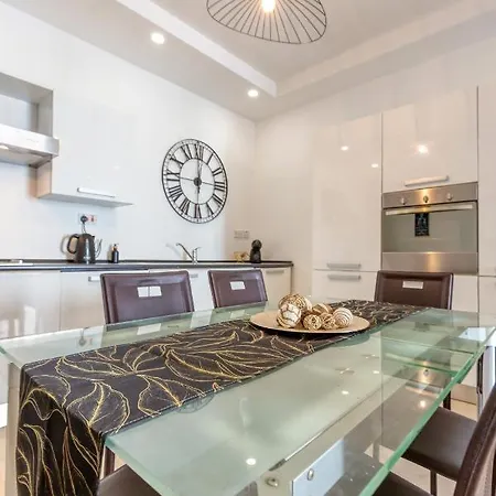 Wonderful, Designer 2br With Large Sofa & Tv By 360 Estates * St. Julian's